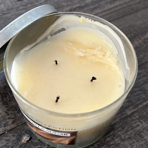 BATH & BODY WORKS WARM VANILLA SUGAR 3 WICK CANDLE. Bundle2Save - Picture 3 of 3